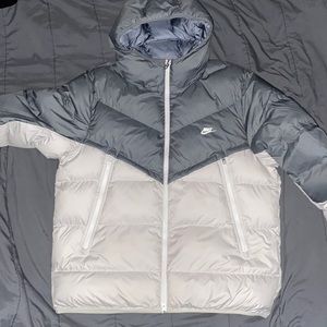 Sportswear Storm-FIT Windrunner Men's PRIMALOFT Puffer Jacket,Smoke Grey/bone